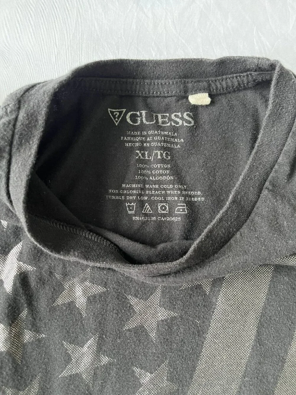 Vintage GUESS American Flag T-Shirt - Monochromatic Silver & Black - XL - Picture 8 of 8
